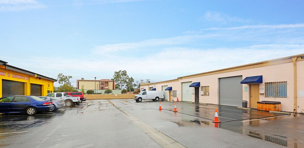 More Photos Of 2621 Pico Blvd, Santa Monica Storefront Retail Office For Lease