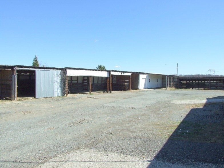 More Photos Of 460 Limestone Rd, Oxford Freestanding For Sale