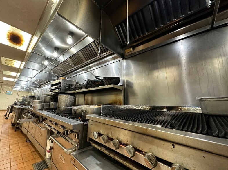 More Photos Of 4117 S National Ave, Springfield Restaurant For Sale