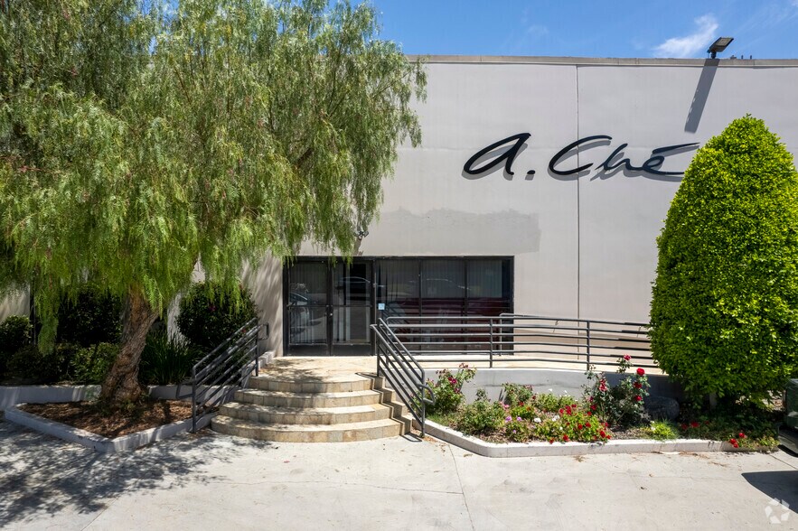 More Photos Of 19401 Business Center Dr, Northridge Warehouse For Lease