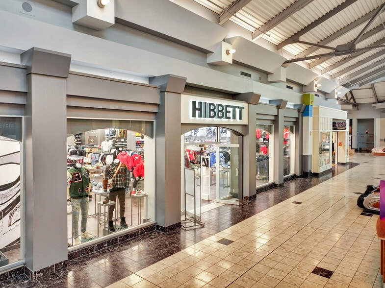 More Photos Of 2922-2950 Watson Blvd, Centerville Unknown For Lease