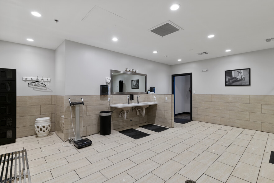 More Photos Of 11251 S Eastern Ave, Henderson Storefront For Lease