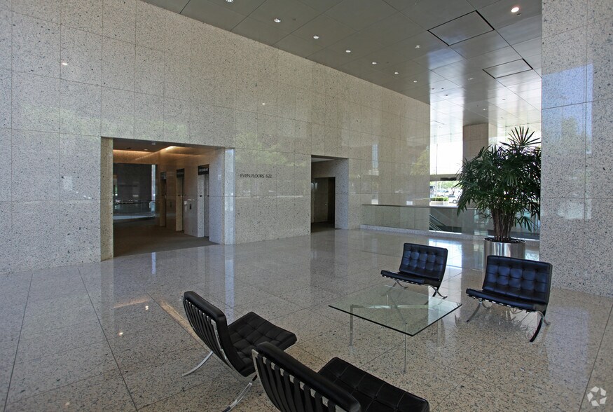 More Photos Of 901 Main St, Dallas Office For Lease