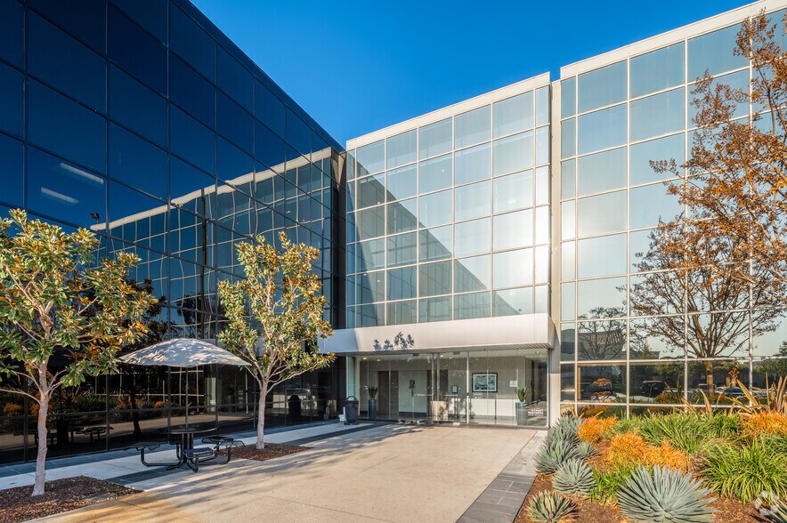 More Photos Of 3300 Irvine Ave, Newport Beach Medical For Lease