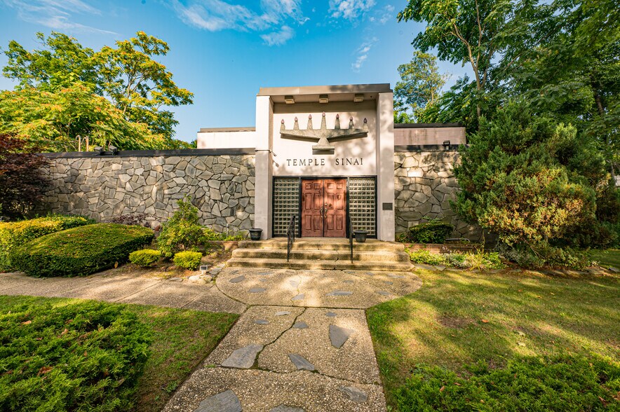 More Photos Of 270 Clocks Blvd, Massapequa Religious Facility For Sale