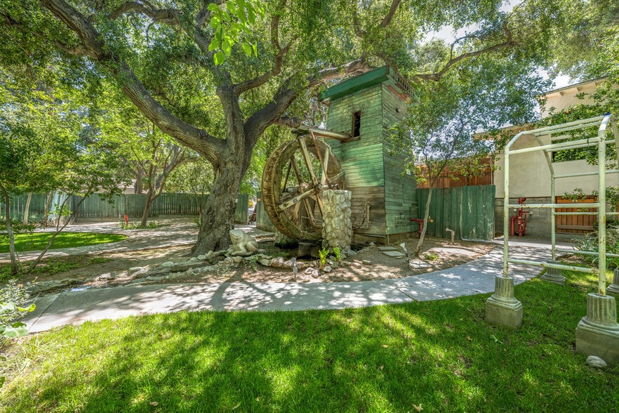 More Photos Of 12625 Sierra Hwy, Santa Clarita Restaurant For Sale
