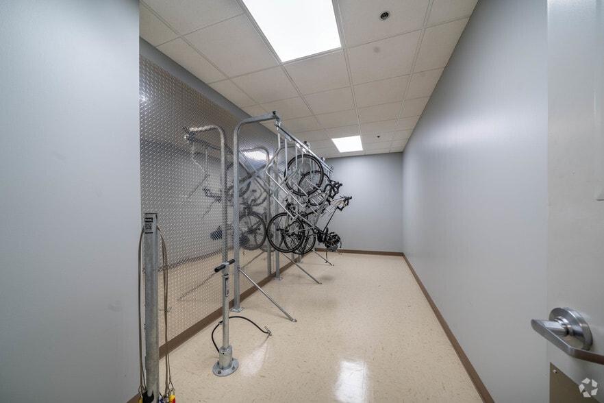 More Photos Of 7900 Xerxes Ave S, Bloomington Office For Lease
