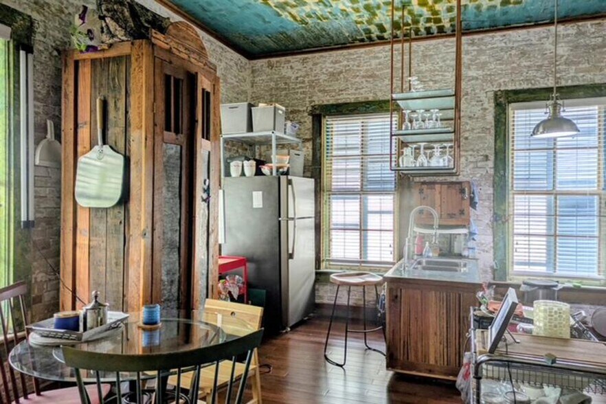 More Photos Of 828 E 15th St, Brownsville Office For Sale