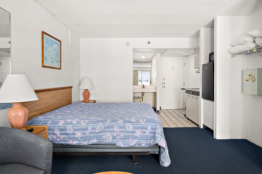 More Photos Of 7500 Coastal Hwy, Ocean City Hotel For Sale
