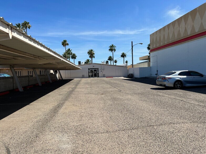 More Photos Of 5008 W Glendale Ave, Glendale Medical For Lease