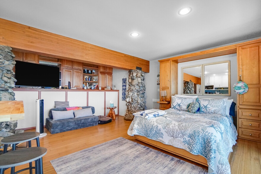 More Photos Of 11914 Beach Club Way, Malibu Multifamily For Sale