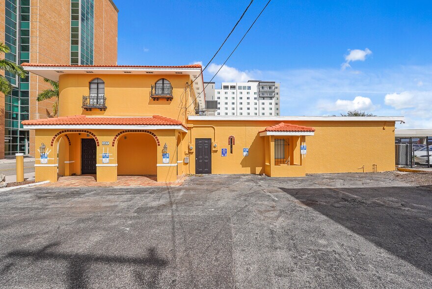 More Photos Of 537 10th St W, Bradenton Office For Lease