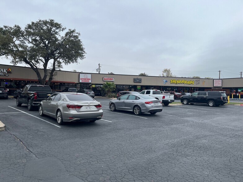 More Photos Of 13233 Pond Springs Rd, Austin Freestanding For Sale