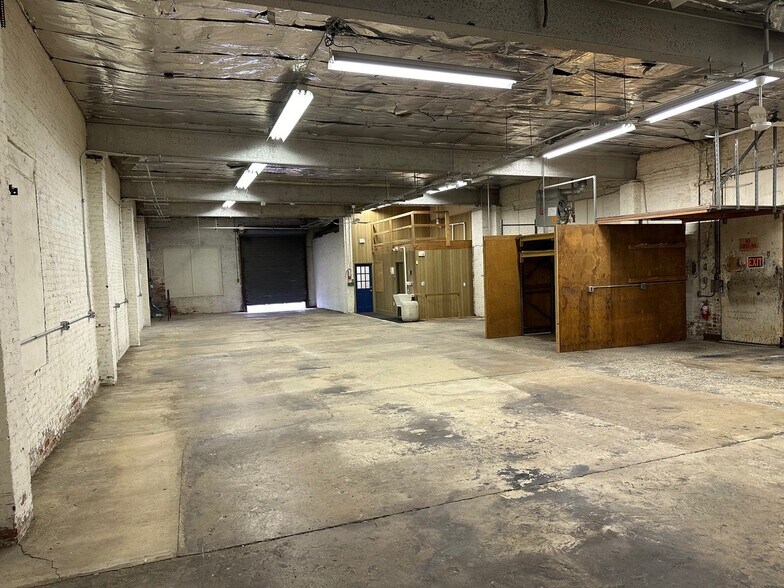 More Photos Of 119-121 S 15th St, Newark Manufacturing For Lease