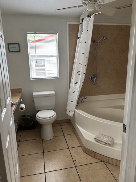 More Photos Of 1575 Tablerock Cir, Branson Hotel For Sale