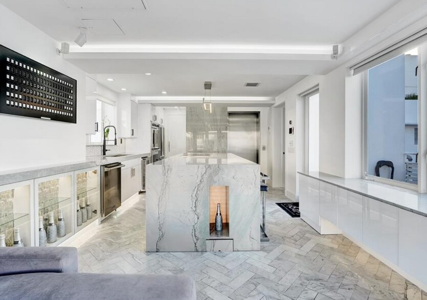 More Photos Of 124 11th St, Miami Beach Hotel For Sale