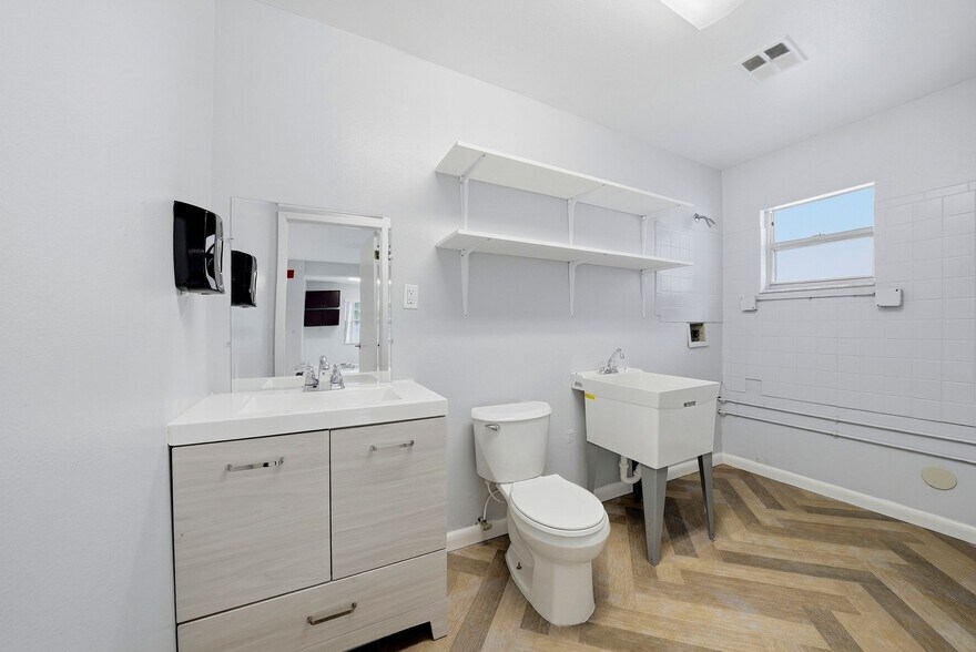 More Photos Of 2886 Whitney Rd, Clearwater Storefront Retail Residential For Sale