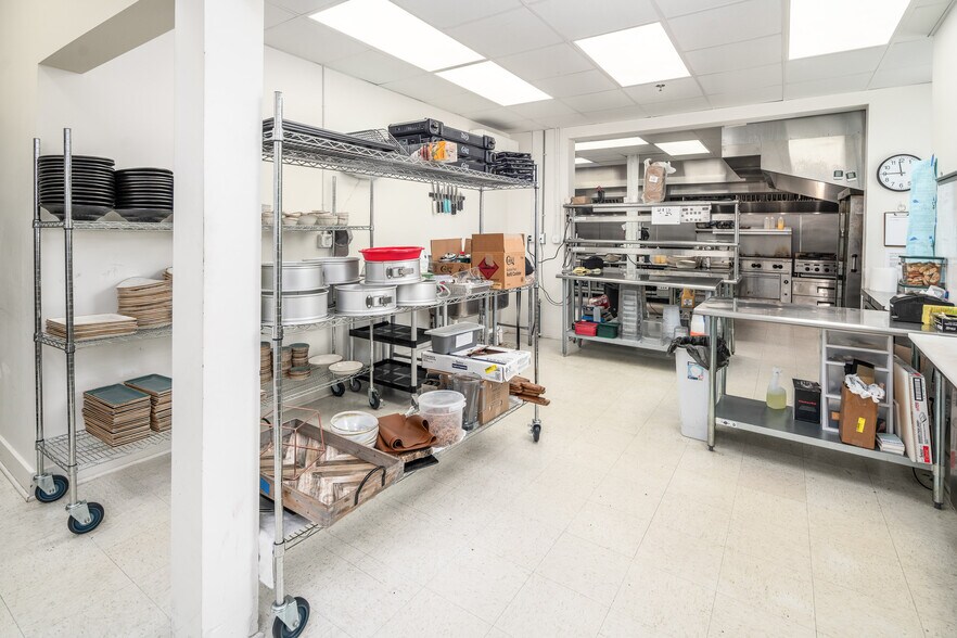 More Photos Of 738 E Main St, Belhaven Hotel For Sale