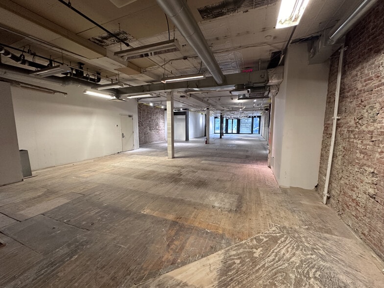 More Photos Of 470 Broadway, New York Storefront For Sale