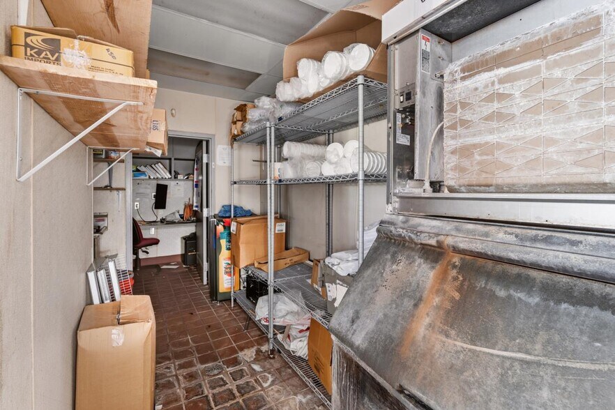 More Photos Of 1721 S Mechanic St, El Campo Fast Food For Sale