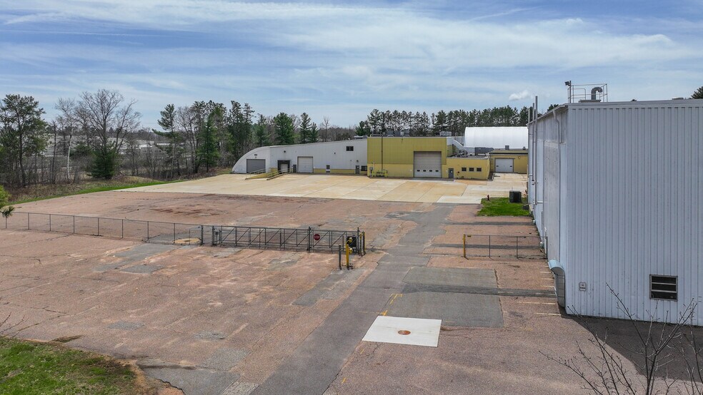 More Photos Of 301 W Military Rd, Rothschild Warehouse For Lease