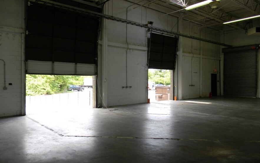 More Photos Of 1619 Diamond Springs Rd, Virginia Beach Light Distribution For Lease