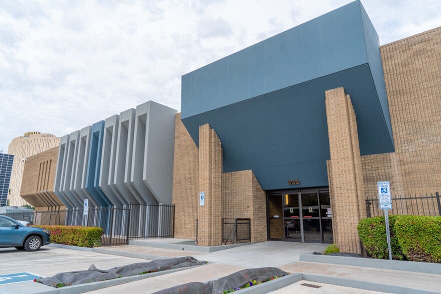More Photos Of 255 E Osborn Rd, Phoenix Office For Lease