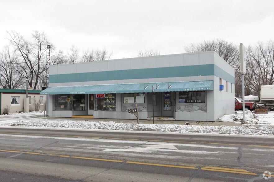 More Photos Of 24 S Beechtree St, Grand Haven Freestanding For Sale