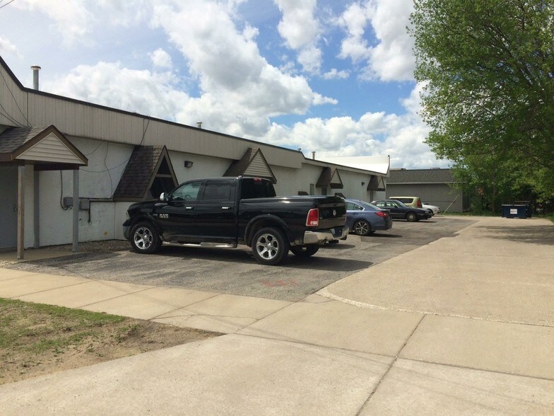 More Photos Of 604 W Main St, Gaylord Office For Lease