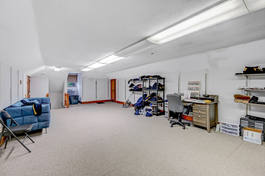 More Photos Of 149 Bond Ln, Brodheadsville Office Residential For Sale