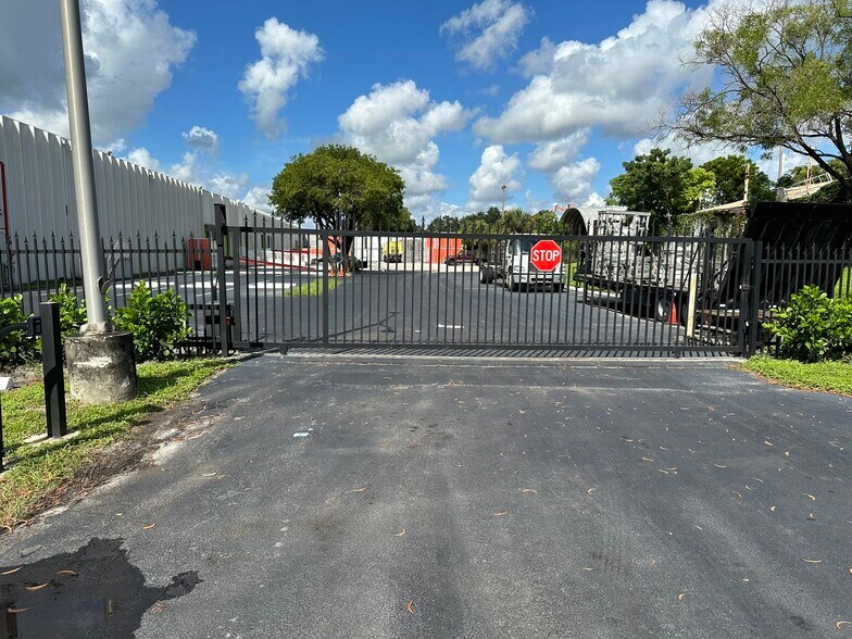 More Photos Of 1601 N Powerline Rd, Pompano Beach Warehouse For Lease