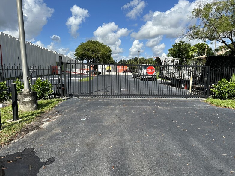 More Photos Of 1601 N Powerline Rd, Pompano Beach Warehouse For Lease