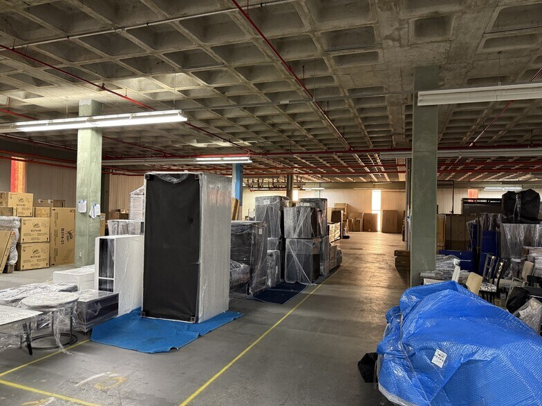 More Photos Of 3949 Euphrosine St, New Orleans Distribution For Sale