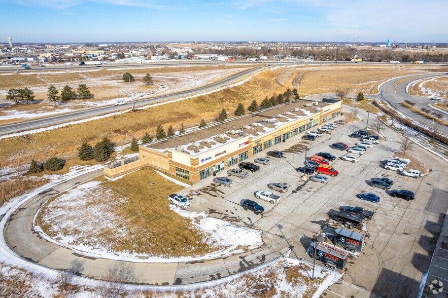More Photos Of 11101-11148 Plum Dr, Urbandale Unknown For Lease