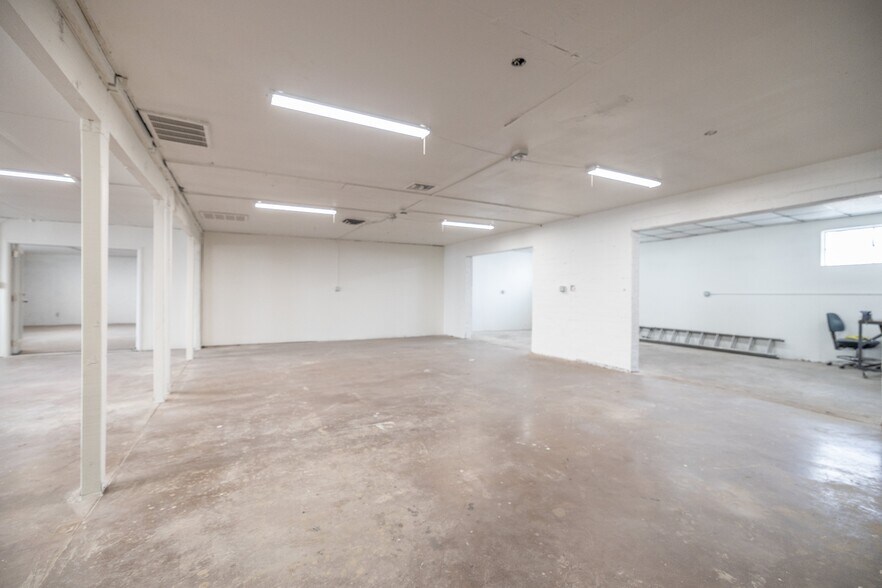 More Photos Of 2423 W Campbell Ave, Phoenix Warehouse For Sale