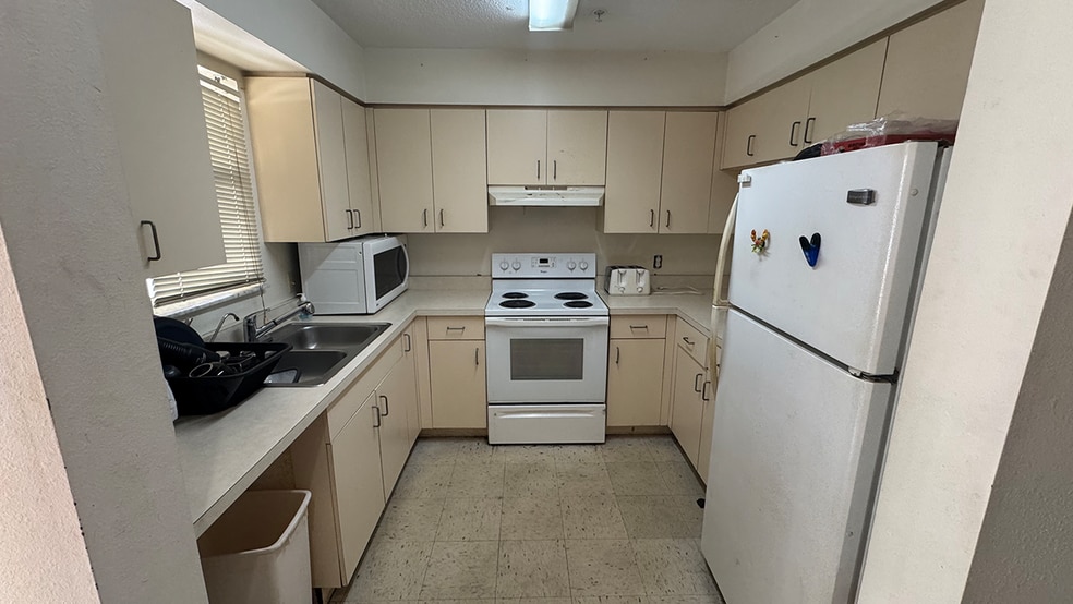 More Photos Of 5700 24th St E, Bradenton Assisted Living For Sale