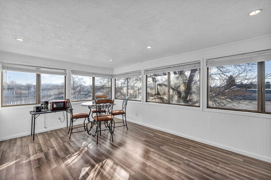 More Photos Of 2 Newcombe Ave, Yerington Office For Sale