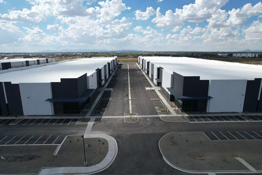 More Photos Of 4310 E Warner Rd, Mesa Distribution For Lease