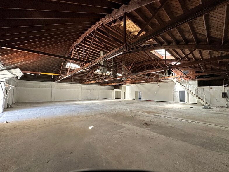 More Photos Of 431 W 10th St, San Bernardino Auto Repair For Sale