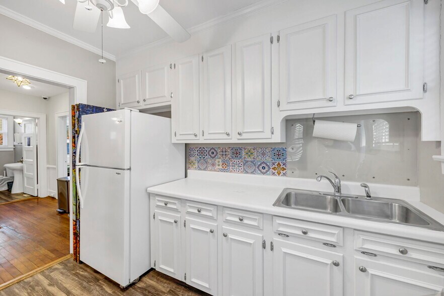 More Photos Of 1552 Sunnyside Dr, Columbia Flex For Lease