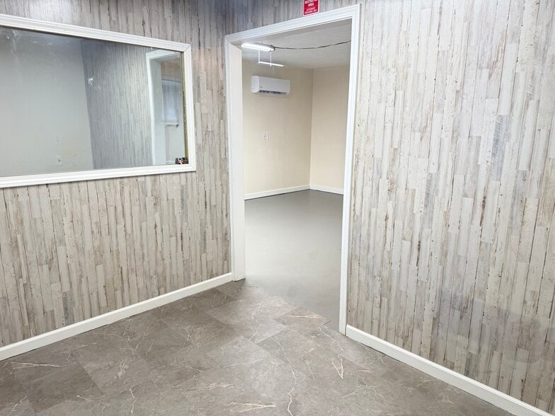 More Photos Of 1074 S Main St, Crossville Office Residential For Sale