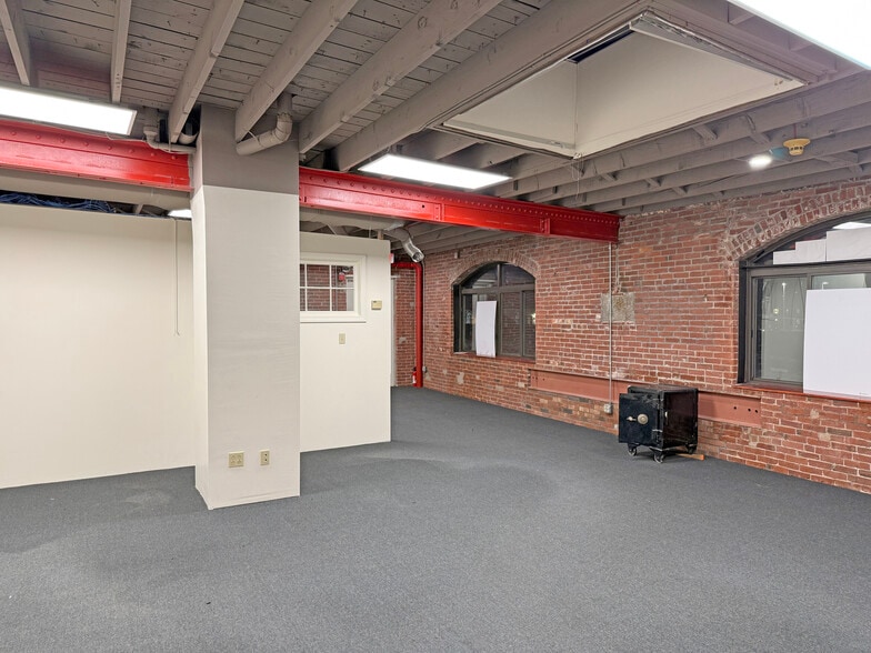 More Photos Of 801 Islington St, Portsmouth Storefront For Lease
