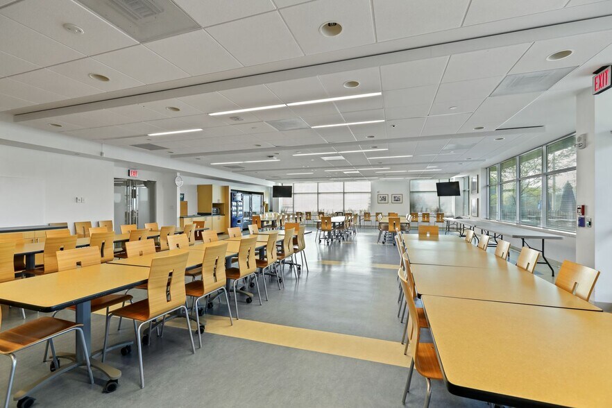 More Photos Of 10 Commerce Dr, Cumberland Office For Sale