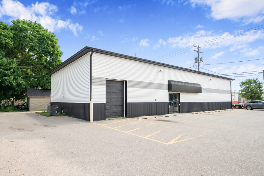 Primary Photo Of 805 Maple St, Big Rapids Storefront Retail Office For Sale