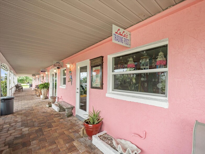 More Photos Of 4291 Shoal Line Blvd, Spring Hill Hotel For Sale