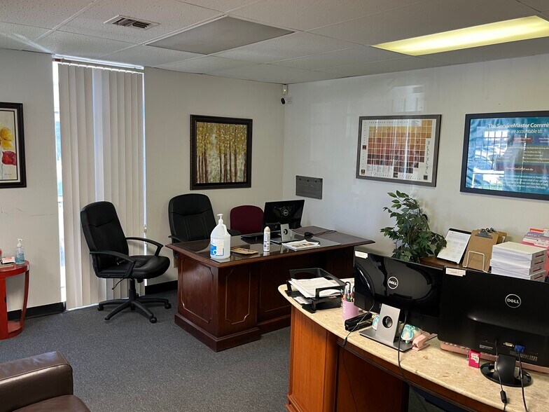 More Photos Of 4500 W 34th St, Houston Unknown For Lease