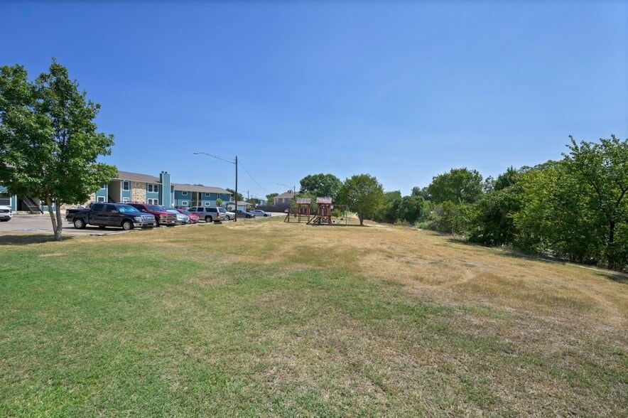 More Photos Of 829 Park Plz, Austin Apartments For Sale