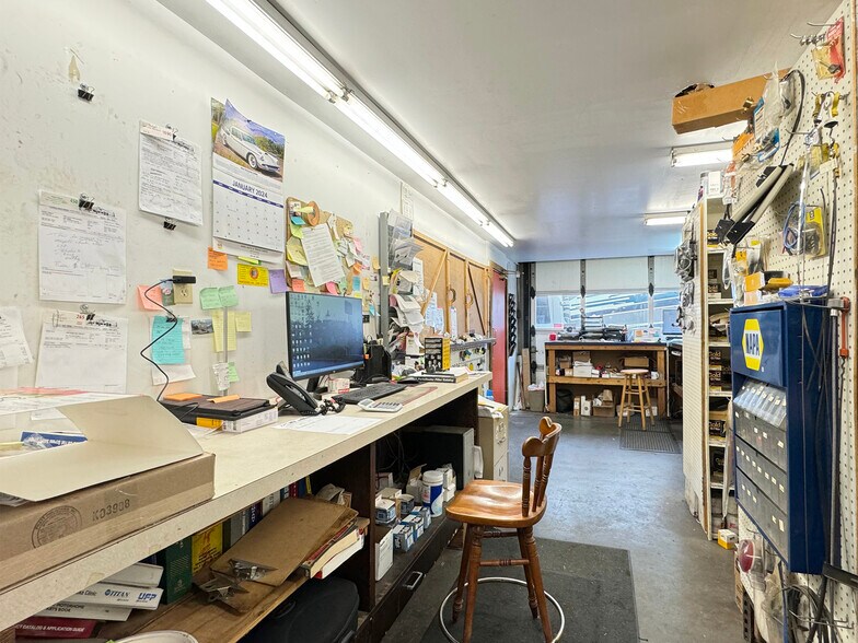 More Photos Of 275 S 7th Ave, Sequim Auto Repair For Sale