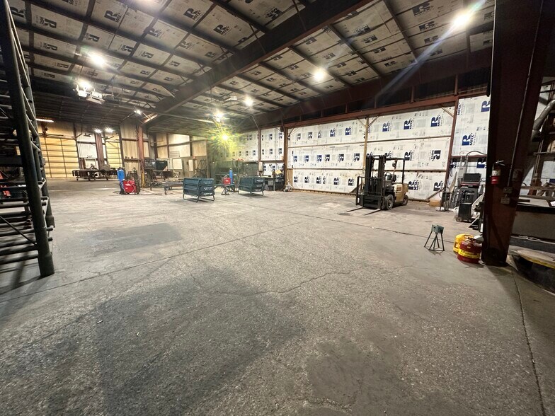 More Photos Of 1301 S 3rd St, Chickasha Distribution For Lease