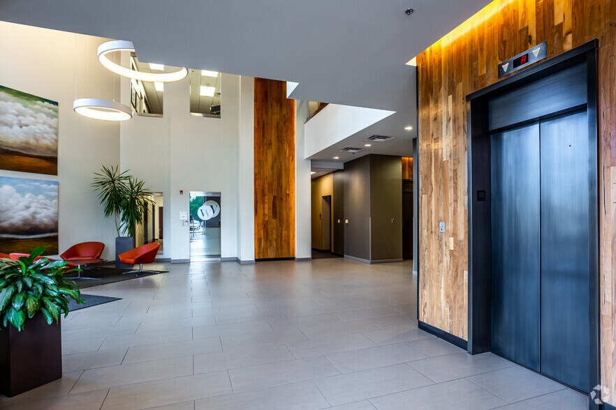 More Photos Of 4717 Grand Ave, Kansas City Office For Lease